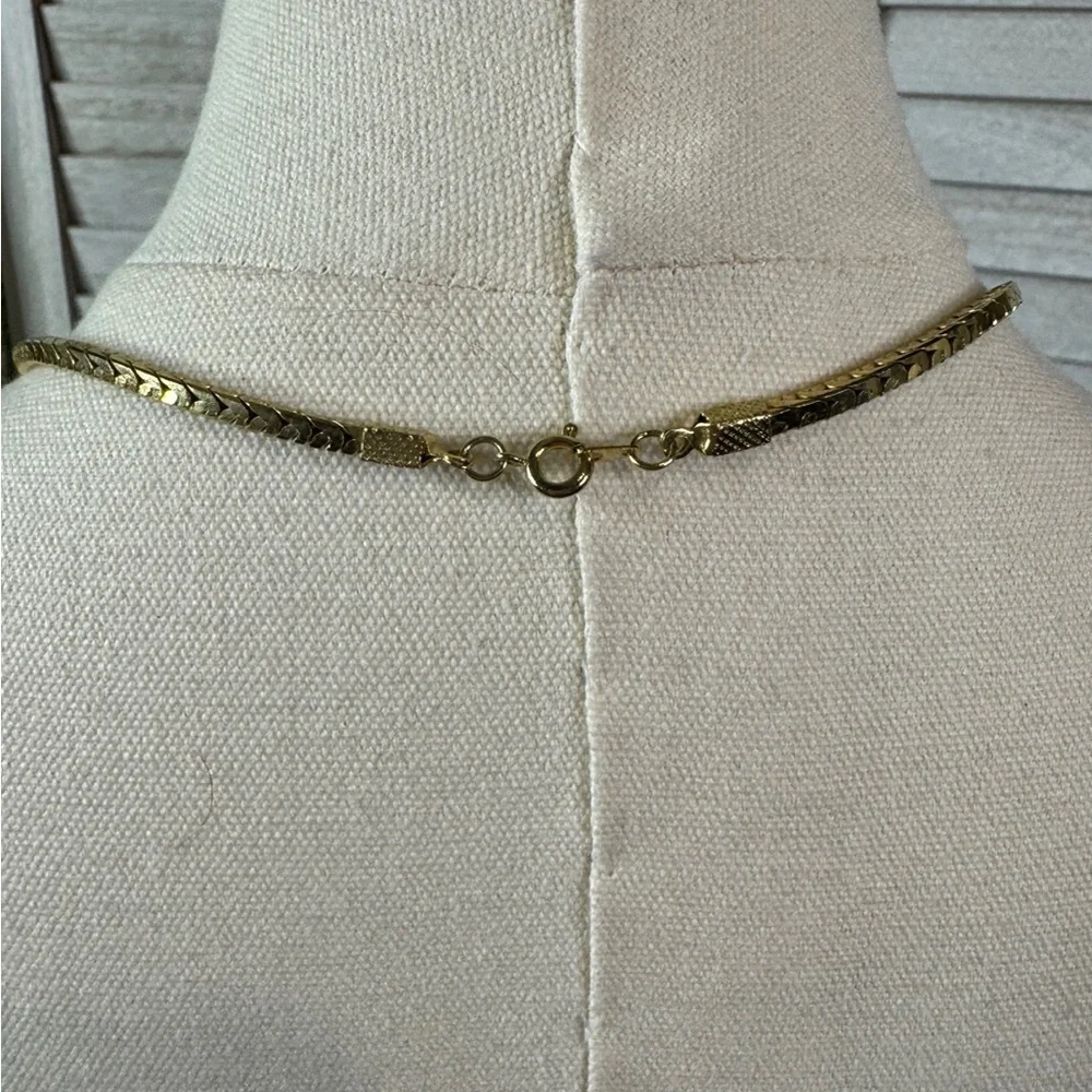 Vintage Elegant Gold Tone Box Necklace. Excellent Condition.